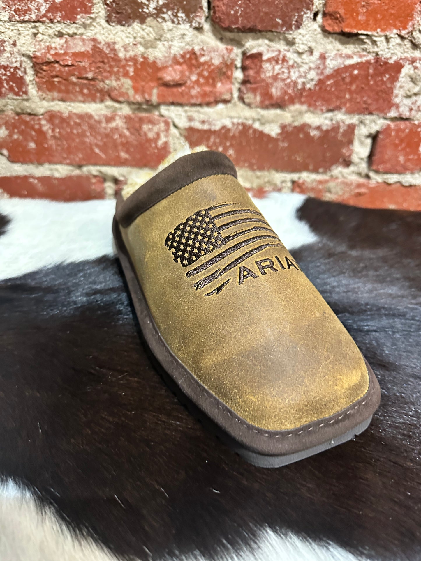 ARIAT SLIPPERS